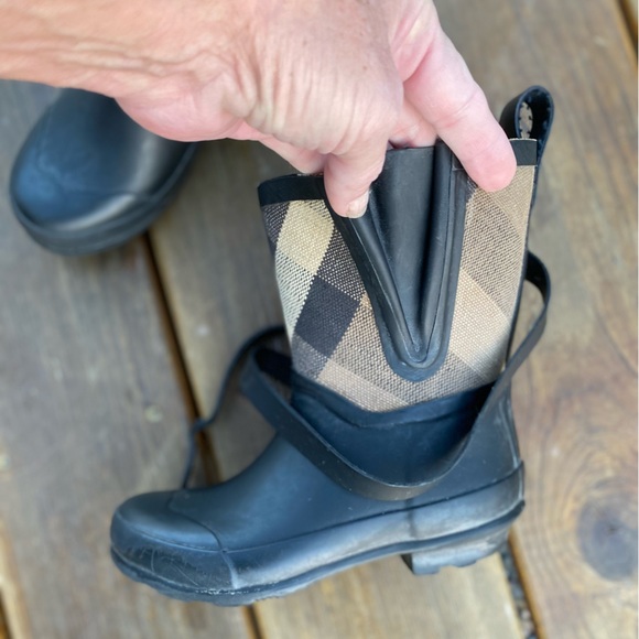 BURBERRY Boy Mega Check Winter/Rain Boots🔥VGUC🔥🇬🇧31/🇺🇸(12/13),5-6 Year old - Picture 5 of 17